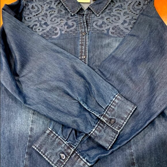 Chicos Tess Denim Shirt Women’s Chambray Embroidered Size XL - Picture 7 of 11